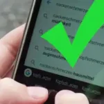 Die Zwei-Daumen-Bedienung des Handys ist gesünder.