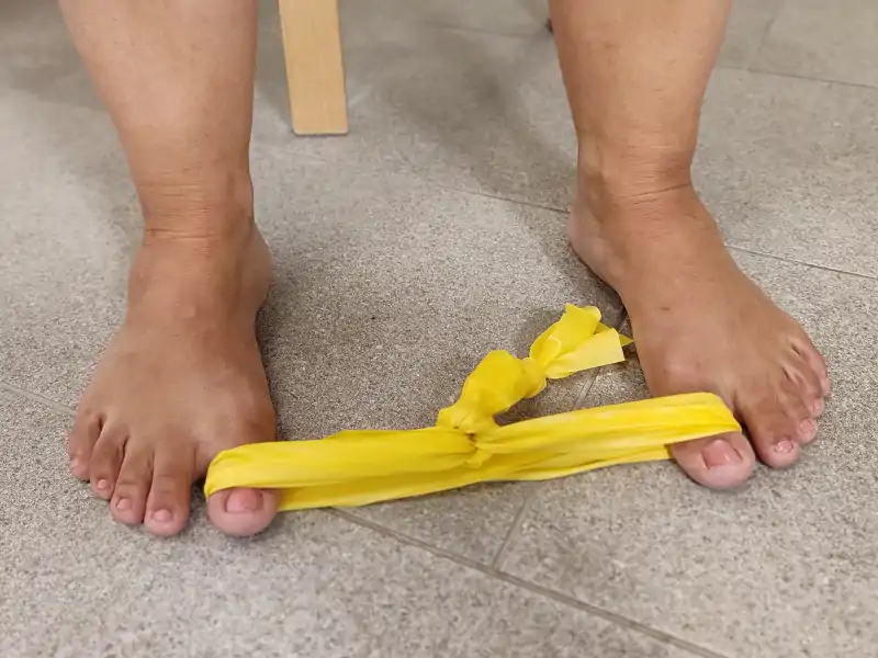 Therabandübung bei Hallux valgus, Teil 1